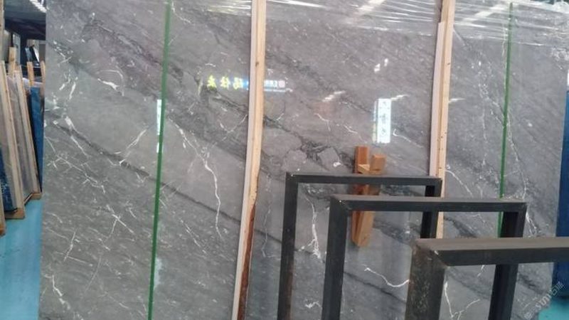 表面质量：水磨石地面应平整、光滑，无裂纹、空鼓、起砂等现象。验收标准如下：